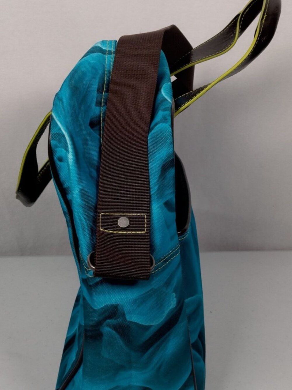 Nike Tote Bag Blue Abstract Print Padded Shoulder Strap Trippy Swirl Travel - Picture 15 of 16